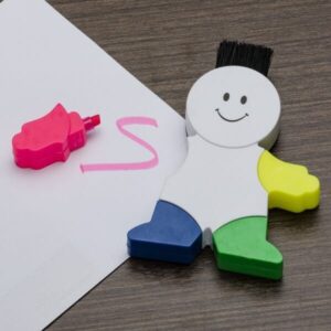 Boneco-Marca-Texto-rosa-600×600 (1)